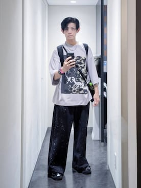 「CASPER JOHN（キャスパージョン）のアイテム（Tシャツ/カットソー）」を使った、のぞむさん（メンズ・173cm）の秋コーディネート