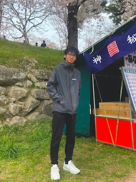 「アイテム（ナイロンジャケット）」を使った、やーまんさん（メンズ・175cm・10代）の春コーディネート