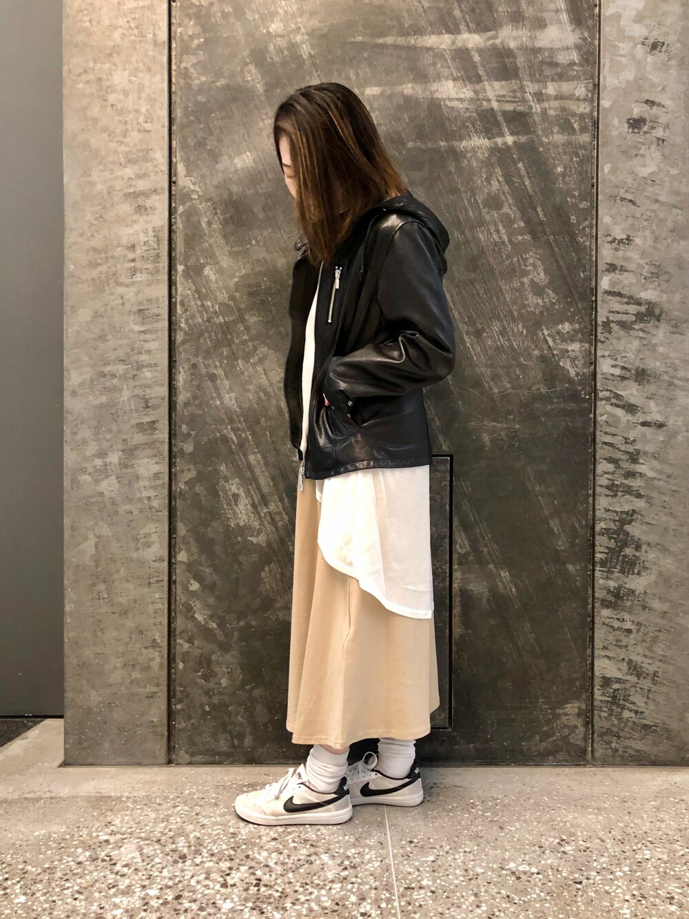 「AVIREX、AVIREXBelle、ファッションの力を信じよう、秋コーデ、秋服準備はじめました、ワンピース、オトナ女子、ロングワンピース、レザージャケット、カジュアル」｜「AVIREXの【InRed5月号・桐谷美玲さん着用】シアーニット コンビワンピース/ SHEER KNIT COMBI ONE PIECE DRESS（ワンピース、ベージュ系）」を使った、TANAKAさん（レディース・158cm）の夏コーディネートの1枚目の写真