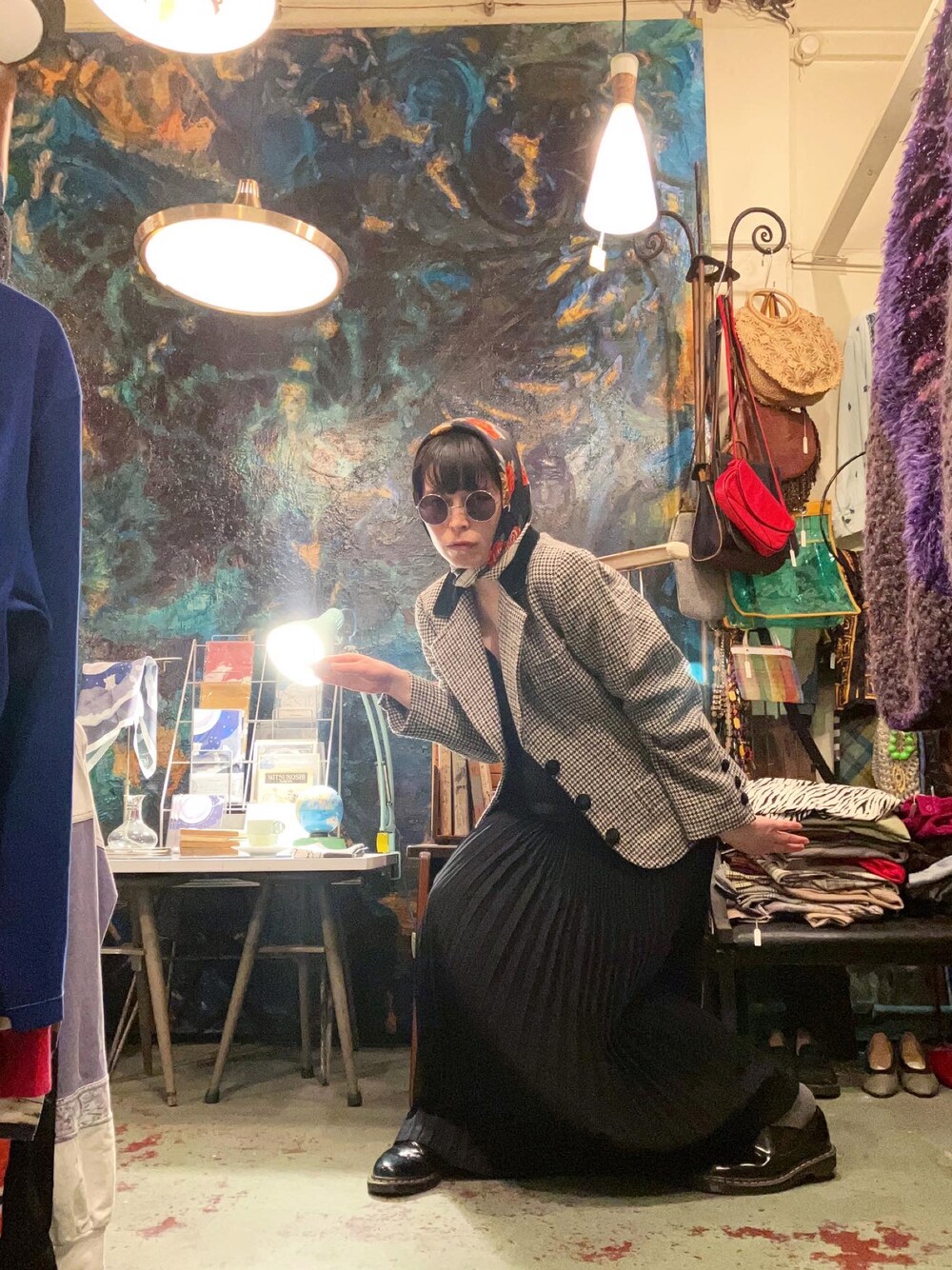 「シンプルスタイル、お出かけコーデ、楽チンコーデ、きれいめカジュアル、大人コーデ、モノトーンコーデ、スカートコーデ、ロングスカート、プリーツスカート、黒、ブラックコーデ、古着、春服コーデ、モノトーン、ジャケット」｜「TOOn.(トーン)のアイテム（ジャケット/アウター、その他）」を使った、ら きさん（レディース・159cm）の春コーディネートの1枚目の写真