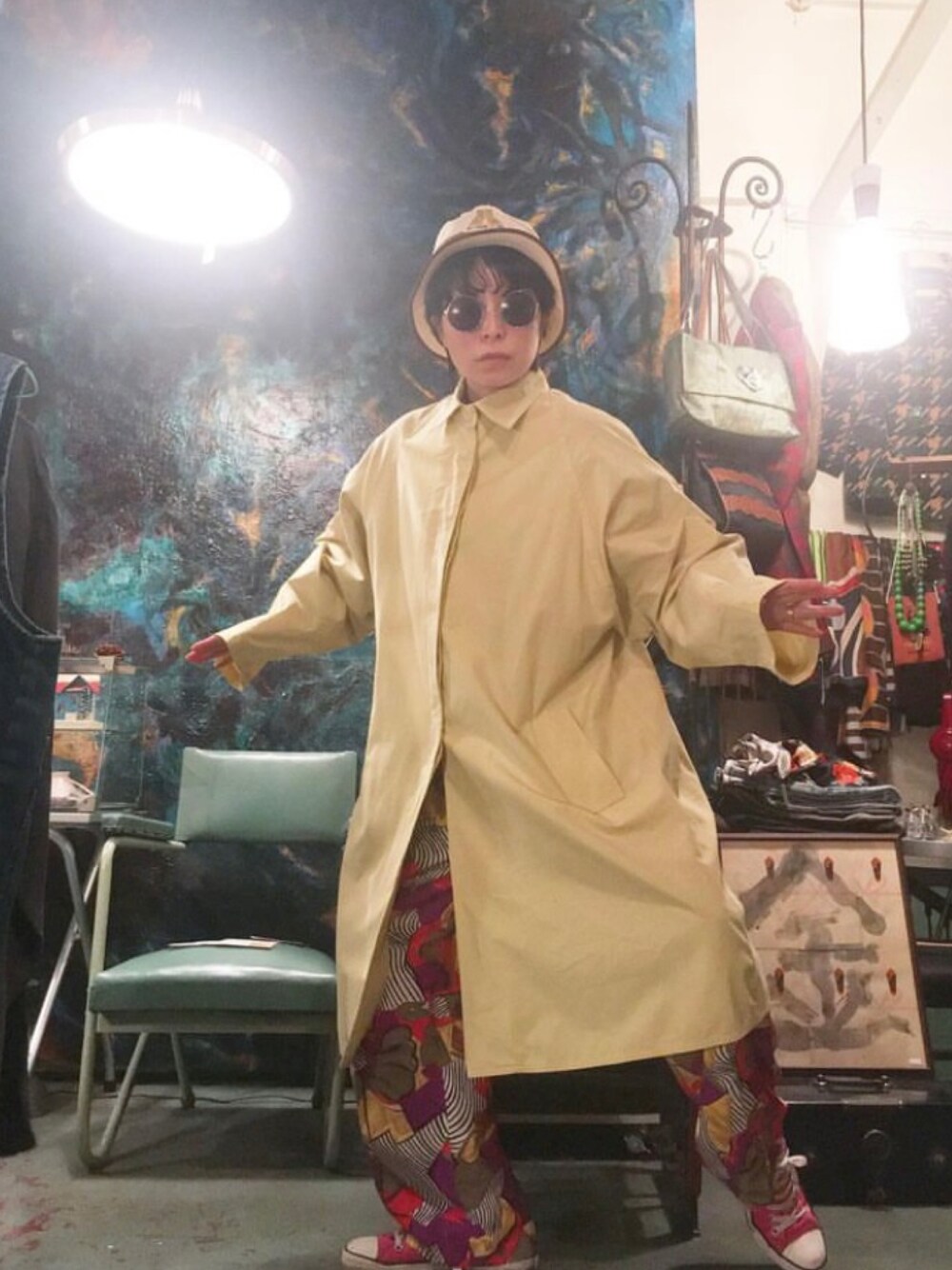 「春のNewスタイル、春、オトナ女子、はるコーデ、カラーコーデ、スニーカーコーデ、おでかけコーデ、バケットハット、淡色コーデ、パンツスタイル、春服コーデ、ootd、古着、春コート、ファッションを楽しもう」｜「TOOn.(トーン)のアイテム（ジャケット/アウター、イエロー系）」を使った、ら きさん（レディース・159cm）の春コーディネートの1枚目の写真