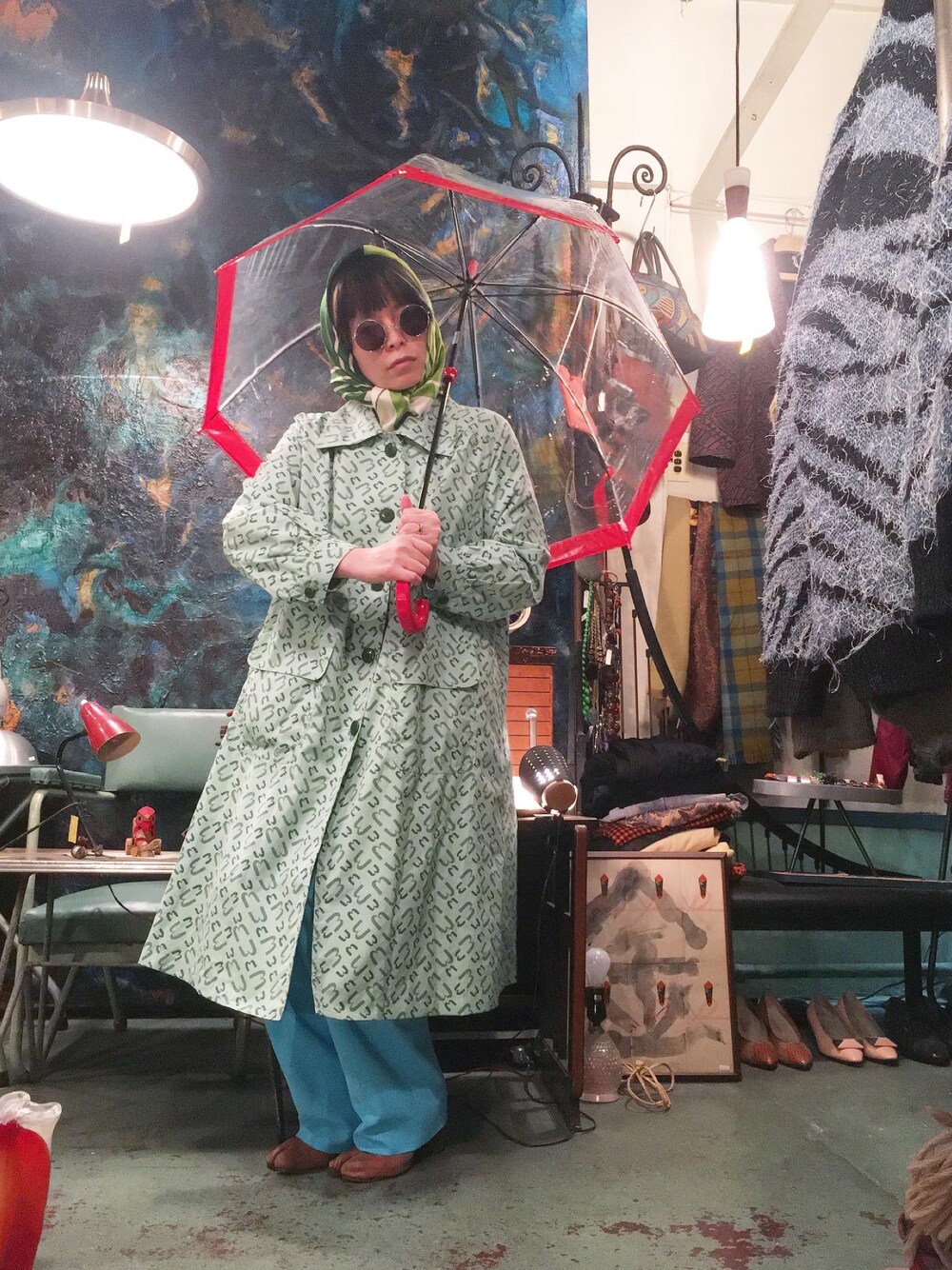 「オトナカジュアル、お出かけコーデ、春、大人女子、グリーン、春カラー、パンツスタイル、古着、春アウター、カラーパンツ、淡色コーデ、ショートブーツ、きれいめカジュアル、カラーコーデ、春色」｜「TOOn.(トーン)のアイテム（ジャケット/アウター、グリーン系）」を使った、ら きさん（レディース・159cm）の冬コーディネートの1枚目の写真