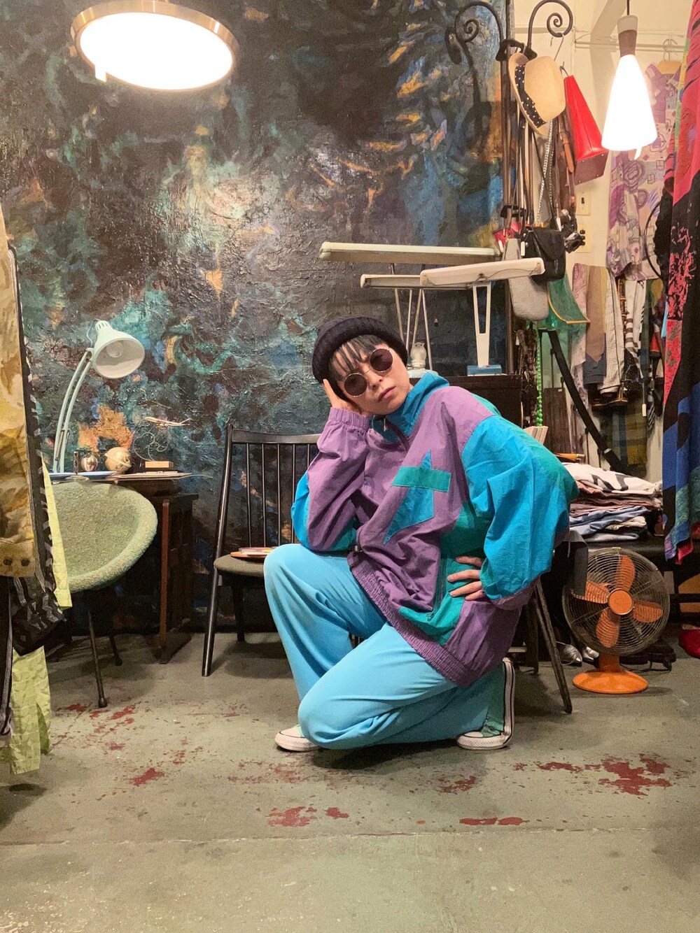 「オトナカジュアル、シンプルコーデ、冬アウター、大人コーデ、ビッグシルエット、大人カジュアル、カラーコーデ、オーバーサイズ、ootd、アウターコーデ、トラックジャケット、古着、カラーパンツ、ニット帽、メンズライク」｜「TOOn.(トーン)のアイテム（ジャケット/アウター、その他）」を使った、ら きさん（レディース・159cm）の冬コーディネートの1枚目の写真