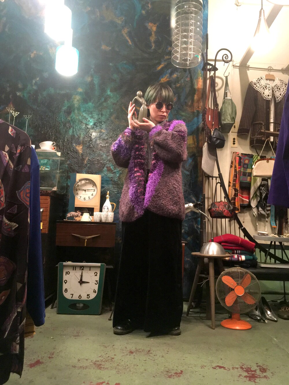 「春、春ファッション、ootd、カーディガン、きれいめカジュアル、ロングスカート、スカート、黒、ロンクカーディガン、古着、楽チンコーデ、スカートコーデ、おしゃれさんと繋がりたい、カーディガンコーデ、大人カジュアル」｜「TOOn.(トーン)のアイテム（カーディガン/ボレロ、その他）」を使った、ら きさん（レディース・159cm）の春コーディネートの1枚目の写真