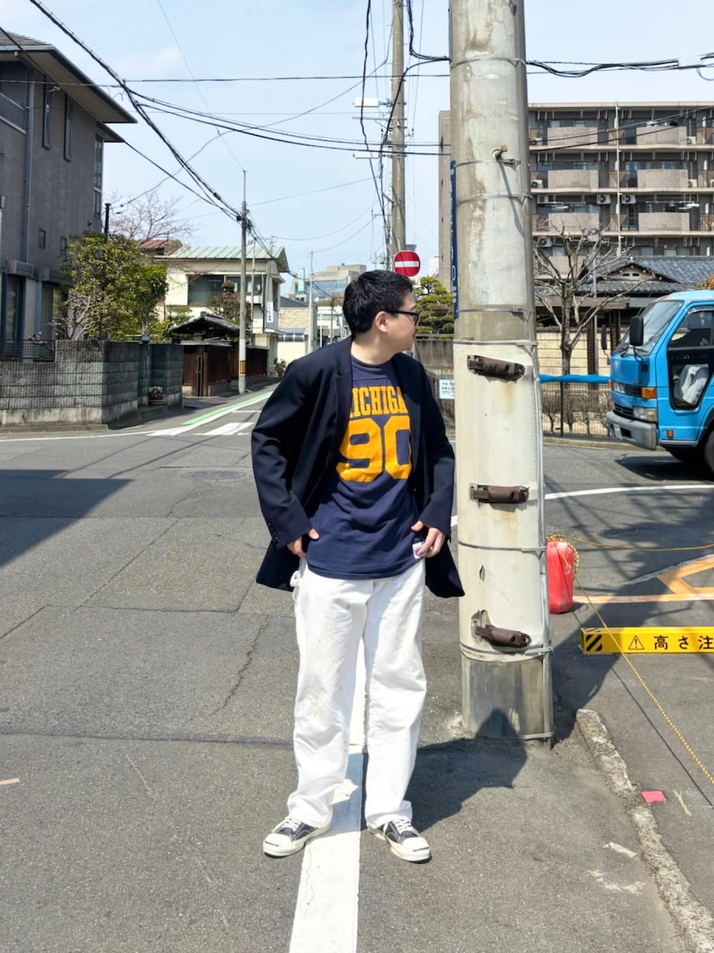 「テーラードジャケット、フットボールTシャツ、ペインターパンツ、ジャックパーセル、古着、古着MIX」｜「Caleの× L'ECHOPPE / EX JACKET（テーラードジャケット、ブルー系）」を使った、Takumiさん（メンズ・172cm）の春コーディネートの1枚目の写真