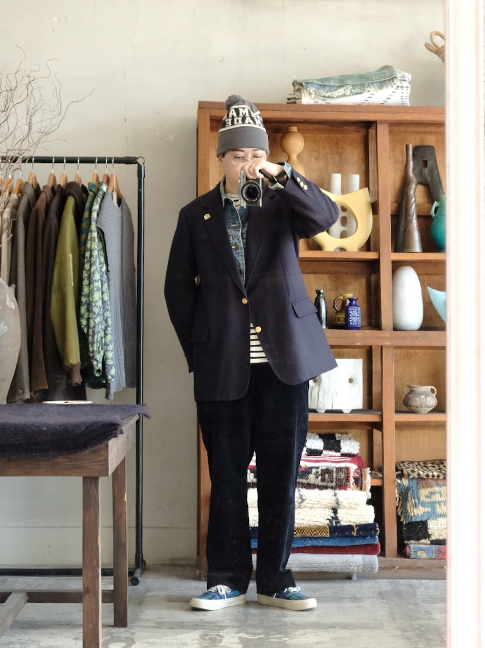 「ニット帽、デニムジャケット、紺ブレ、ボーダー、コーデュロイパンツ、レイヤードスタイル、BROOKS BROTHERS、LEE、saint james、VANS、古着MIX、WEARyouthコーデ、新星WEARISTAにエントリー」｜「HUMAN MADEのアイテム（ニットキャップ/ビーニー、グレー系）」を使った、Takumiさん（メンズ・170cm）の冬コーディネートの1枚目の写真
