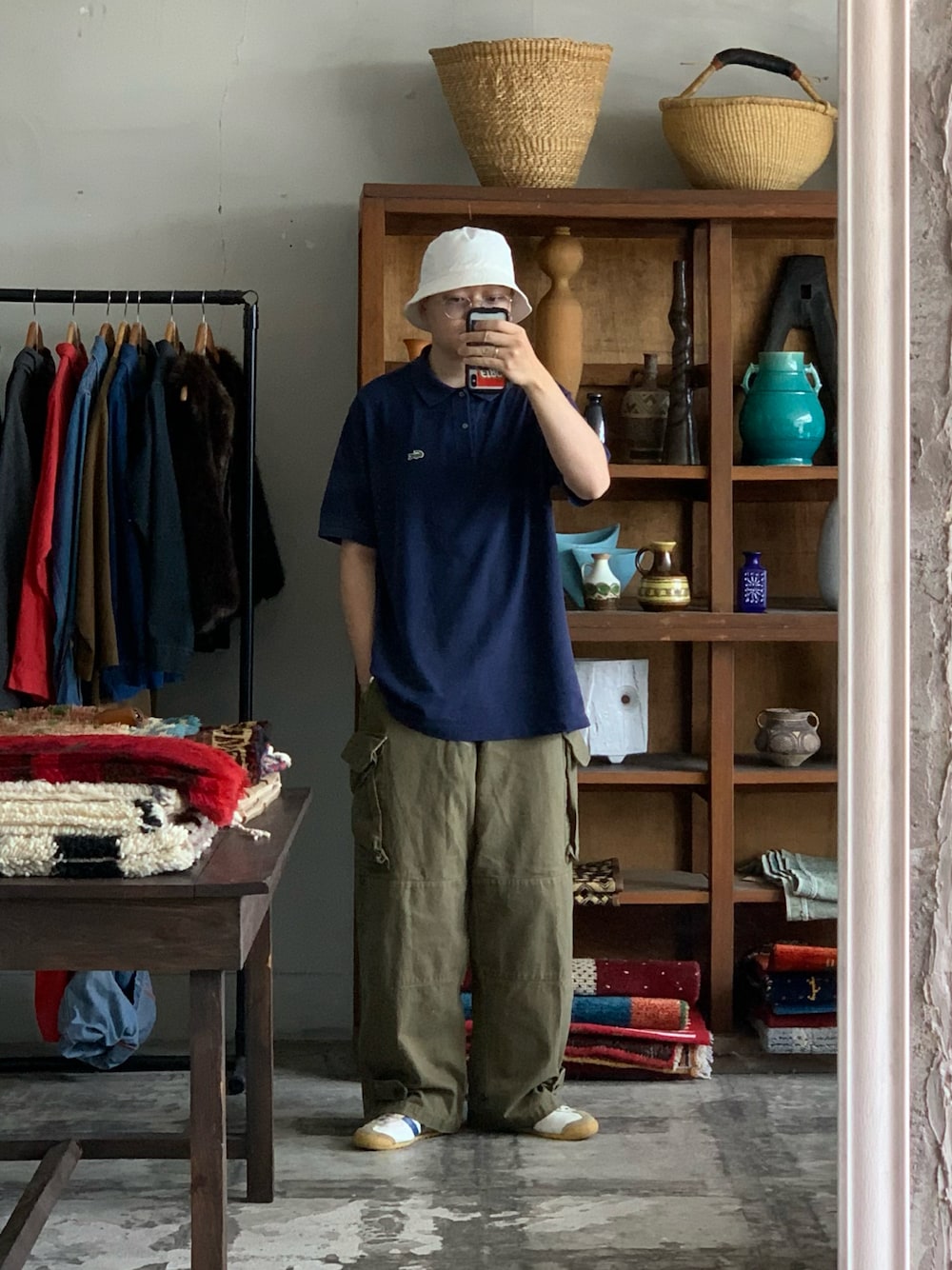 「バケットハット、ポロシャツ、m47、カーゴパンツ、古着、古着MIX、vintage」｜「KIJIMA TAKAYUKIのVENTILE BUCKET HAT（ハット、ホワイト系）」を使った、Takumiさん（メンズ・170cm）の秋コーディネートの1枚目の写真