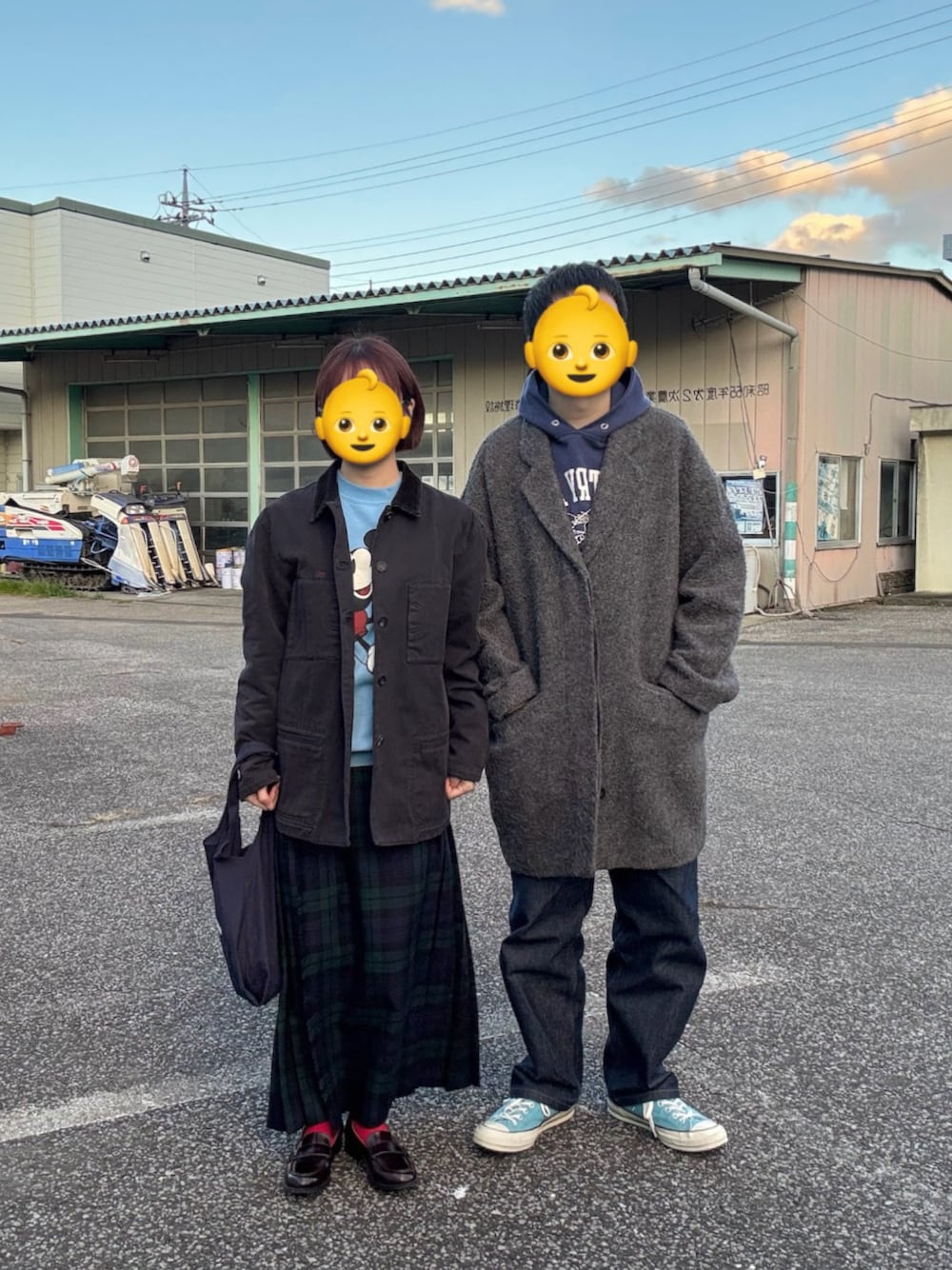 「コート、パーカー、カバーオール、スウェット、デニム、キルトスカート、スニーカー、ローファー、古着MIX」｜「RALF HANDSCHUCHのアイテム（ジャケット/アウター、グレー系）」を使った、Takumiさん（メンズ・172cm）の冬コーディネートの1枚目の写真