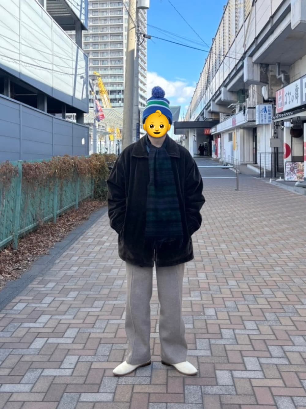 「ニット帽、コーデュロイ、ブルゾン、マフラー、ブラックウォッチ、スラックス、革靴、古着MIX」｜「Athletic Knitのアイテム（ニットキャップ/ビーニー、ブルー系）」を使った、Takumiさん（メンズ・172cm）の冬コーディネートの1枚目の写真