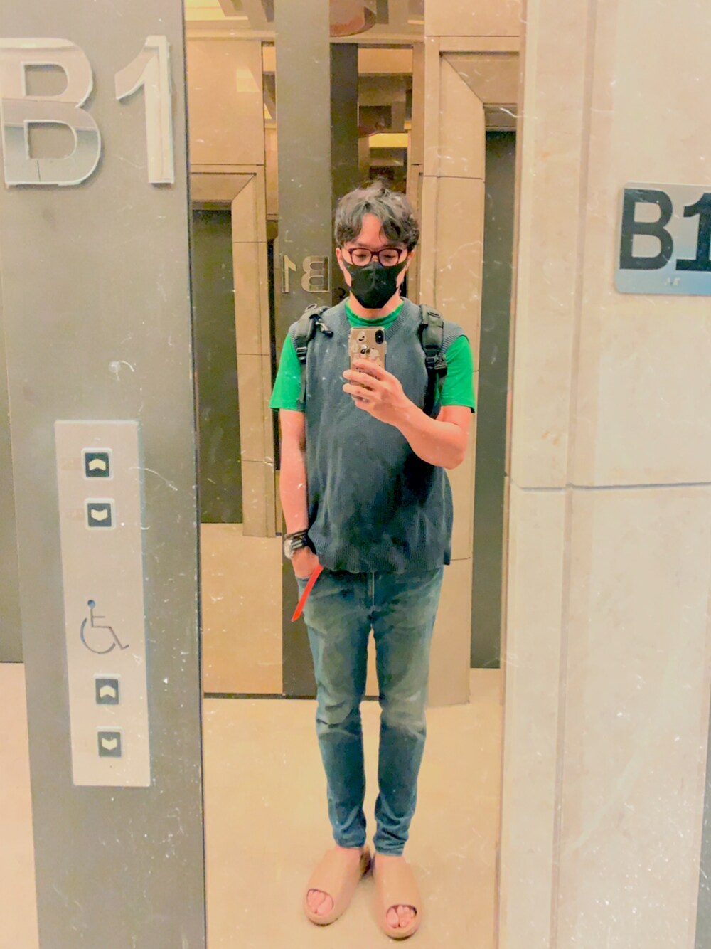 「Yeezyのアイテム（ビーチサンダル、ベージュ系）」を使った、jimmichungさん（メンズ・179cm）の夏コーディネートの1枚目の写真