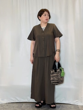 「SHOO・LA・RUE（シューラルー）の【セットアップ可/洗濯機可】サラっと着られる 麻調Ⅴネックタックブラウス（シャツ/ブラウス、グリーン系）」を使った、たみさん（レディース・158cm）の夏コーディネート