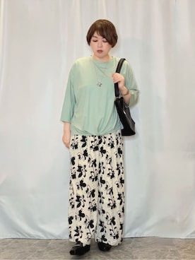 「SHOO・LA・RUE（シューラルー）の【8ポケット】フロント切替 ショルダーバッグ（ショルダーバッグ、ブラック系）」を使った、たみさん（レディース・158cm）の春コーディネート