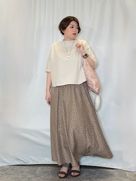 「SHOO・LA・RUE（シューラルー）の【ひんやり/体型カバー】首元すっきり ゆるバックギャザーTシャツ（Tシャツ/カットソー、ベージュ系）」を使った、たみさん（レディース・158cm）の夏コーディネート