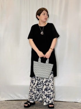 「SHOO・LA・RUE（シューラルー）の【洗濯機可/体型カバー】上から着るだけ 異素材切替 Aラインチュニックワンピース（チュニック、ブラック系）」を使った、たみさん（レディース・158cm）の夏コーディネート