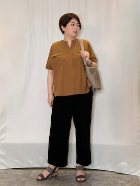 「SHOO・LA・RUE（シューラルー）の【洗濯後しわになりにくい/ひんやり/吸水速乾/UV】ダブルポケット Vネックブラウス（シャツ/ブラウス、イエロー系）」を使った、たみさん（レディース・158cm）の夏コーディネート