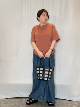 「SHOO・LA・RUE（シューラルー）の【体型カバー】インせず着られる 配色ステッチロゴTシャツ（Tシャツ/カットソー、レッド系）」を使った、たみさん（レディース・158cm）の夏コーディネート