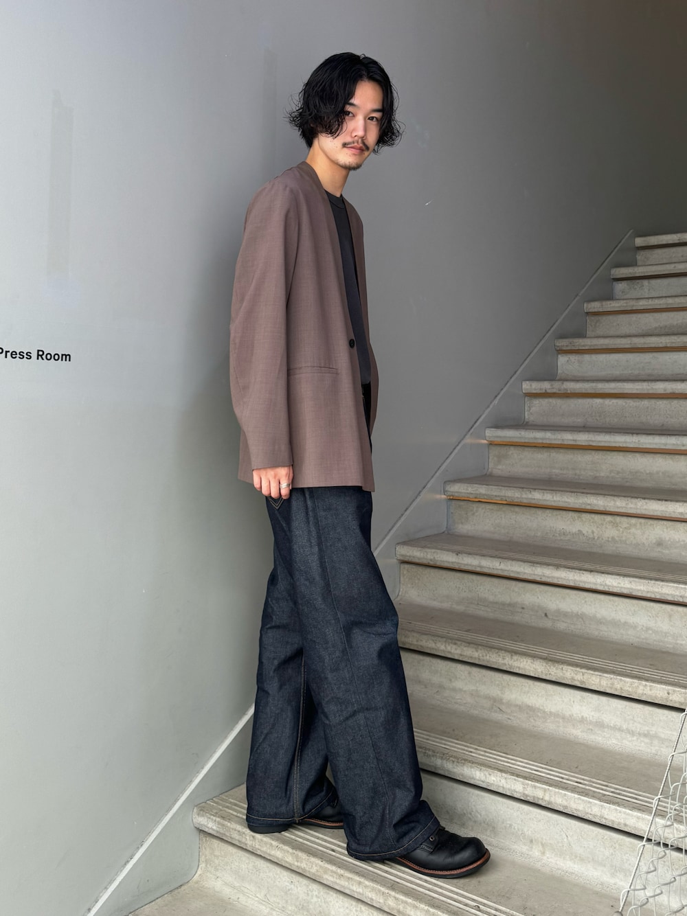 「tk.TAKEO KIKUCHI、いいね、save、フォローお願いします🤑、ノーカラージャケット、カーディガン、デニムパンツ、きれいめカジュアル、きれいめ、オトナカジュアル」｜「tk.TAKEO KIKUCHIのK’Project by あゆた Classic Star Wide Denim Pants（デニムパンツ、ブルー系）」を使った、kitauraさん（メンズ・172cm）の春コーディネートの1枚目の写真