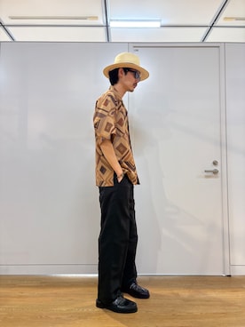 「TAKEO KIKUCHI（タケオキクチ）の【吸汗速乾】タイル柄プリント 半袖シャツ（シャツ/ブラウス、ブラウン系）」を使った、kitauraさん（メンズ・172cm）の春コーディネート