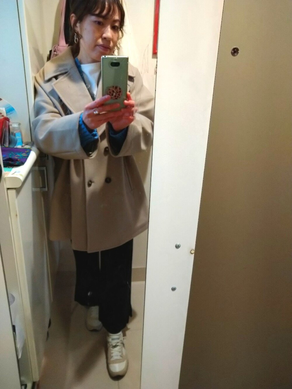 「ニットパンツ、セールで買いました、ブルーニット、今日のコーデ、ママコーデ、スニーカーコーデ」｜「ORiental TRafficのアイテム（パンツ、ブラック系）」を使った、miyuringo0707さん（レディース・157cm）の冬コーディネートの1枚目の写真