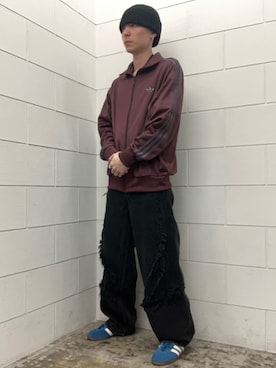 「adidas（アディダス）のTGワイドDNM PTSパンツ / アディダスオリジナルス adidas Originals（デニムパンツ、ブラック系）」を使った、WRさん（メンズ・175cm）の春コーディネート