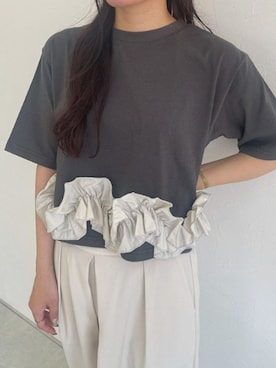 「ECLAM（クラム）のフリルドッキングトップス（T恤、グレー系）」を使った、ECLAMスタッフさん（レディース・163cm）の夏コーディネート