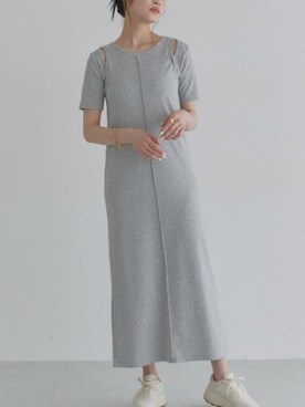 「ECLAM（クラム）のショルダーカット レイヤード風 リブ ワンピ-ス（洋裝、グレー系）」を使った、ECLAMスタッフさん（レディース・163cm）の春コーディネート