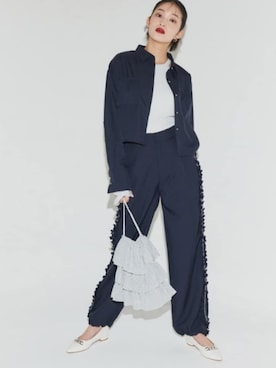 「ECLAM（クラム）のサイドドロストクロップドシャツ（襯衫、ブルー系）」を使った、ECLAMスタッフさん（レディース・163cm）の冬コーディネート