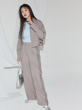 「ECLAM（クラム）のサイドドロストクロップドシャツ（襯衫、ベージュ系）」を使った、ECLAMスタッフさん（レディース・163cm）の冬コーディネート