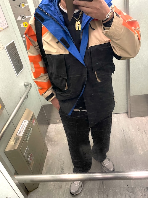 BURBERRYのマウンテンパーカーを使ったメンズ人気ファッション