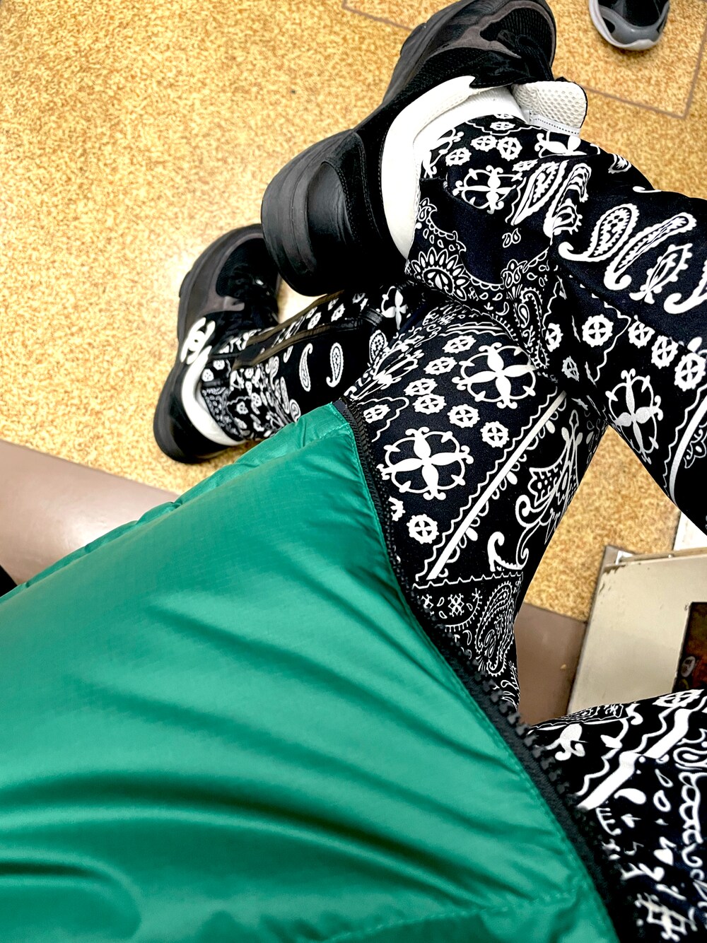 【美品】シュプリーム　supreme ズボン　赤　ペイズリー柄 ペイズリー柄が可愛い 2枚セット Supreme×US Hanes パンツ