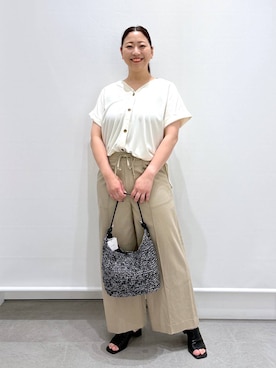 「Elura（エルーラ）のアイテム（その他トップス）」を使った、はつなさん（レディース・158cm）の春コーディネート