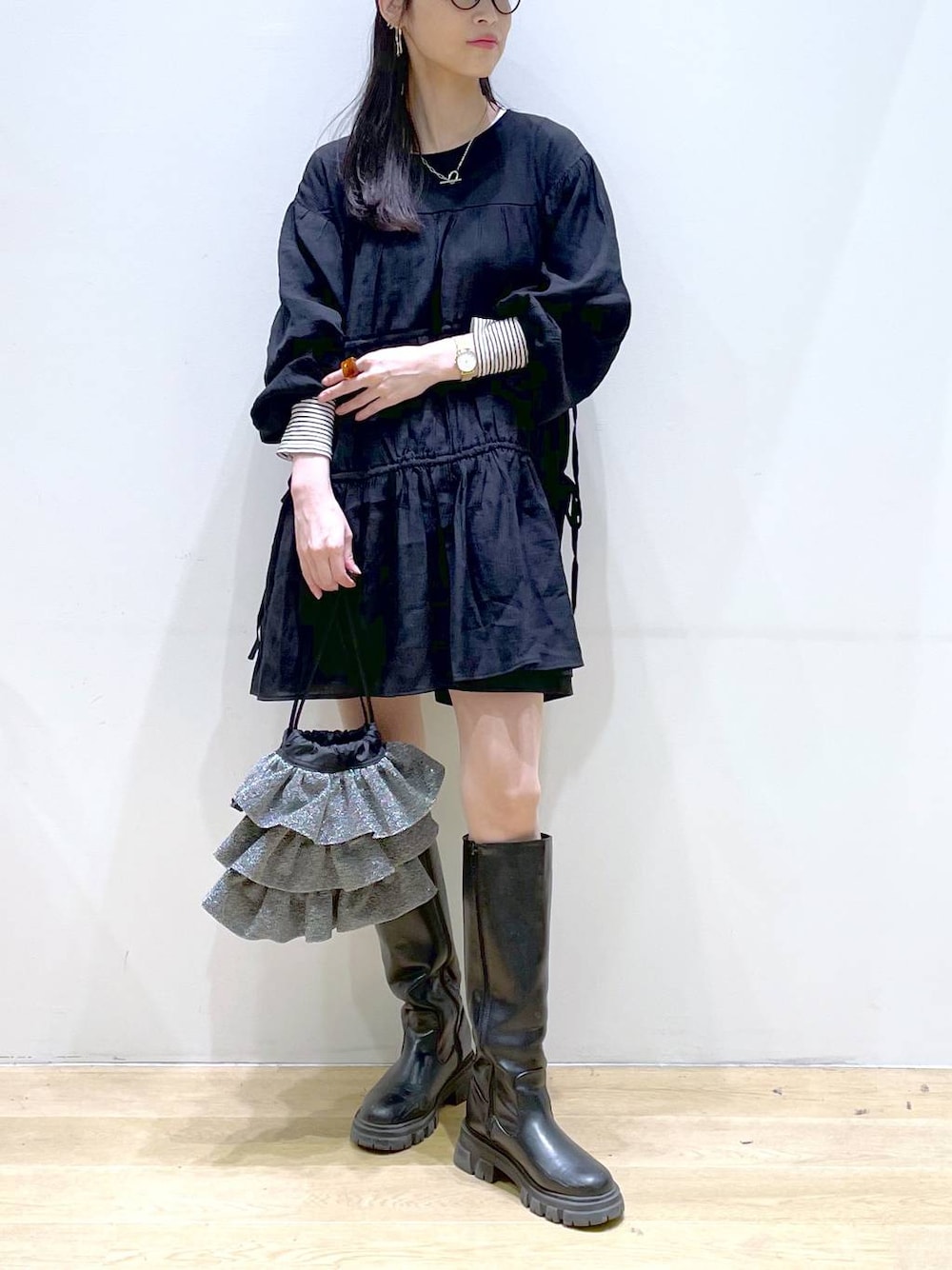 「カジュアル、メンズライク、休日コーデ、楽ちんコーデ、夏コーデ、体型カバー、着痩せ、高見え、きれいめ、LAKOLE、着痩せ・細見え、春コーデ、ブーツ、ショルダーバッグ、GLOBAL WORK」｜「LAKOLEのステンレスミックスマンテルネックレス2 / 114223（ネックレス、その他）」を使った、みーやん。さん（レディース・161cm）の春コーディネートの1枚目の写真