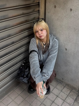 「FREE'S MART（フリーズマート）のＷジップベロアパーカー（Tシャツ/カットソー、グレー系）」を使った、nanakaさん（レディース・158cm）の春コーディネート