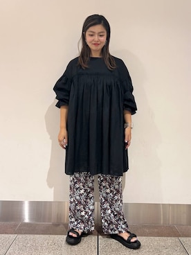 「アイテム（チュニック）」を使った、鎌田瑞穂さん（レディース・157cm）の夏コーディネート