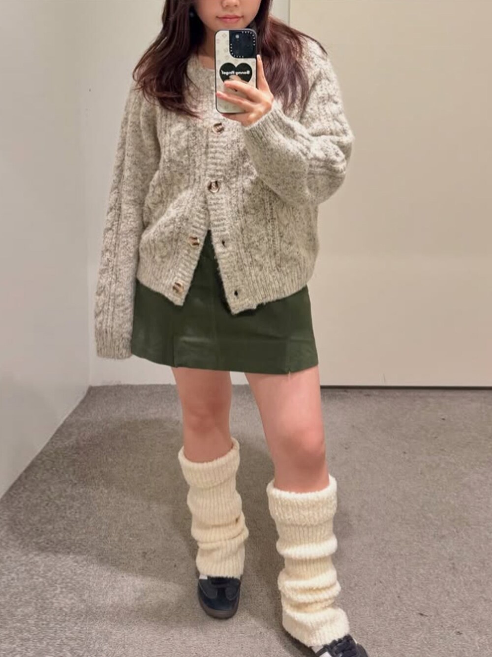 「general idea、冬コーデ、クリスマスに着たい服、休日スタイル、大人コーデ、今日のコーデ、大人女子、お洒落さんとつながりたい、いいね、save、フォローお願いします🤑、韓国ファッション、韓国ブランド、韓国コーデ、大人ガーリー、タイトスカート」｜「general ideaのアイテム（カーディガン/ボレロ、ベージュ系）」を使った、GENERAL IDEAさん（レディース・170cm）の冬コーディネートの1枚目の写真