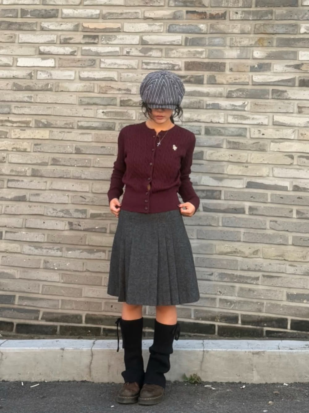 「冬コーデ、クリスマスに着たい服、オトナカジュアル、おでかけコーデ、冬服、大人女子、冬のコーデ、カーディガン、スカート、general idea、デートコーデ、骨格ストレート、最近のいい感じコーデ」｜「general ideaのアイテム（カーディガン/ボレロ、ブラウン系）」を使った、GENERAL IDEAさん（レディース・170cm）の冬コーディネートの1枚目の写真
