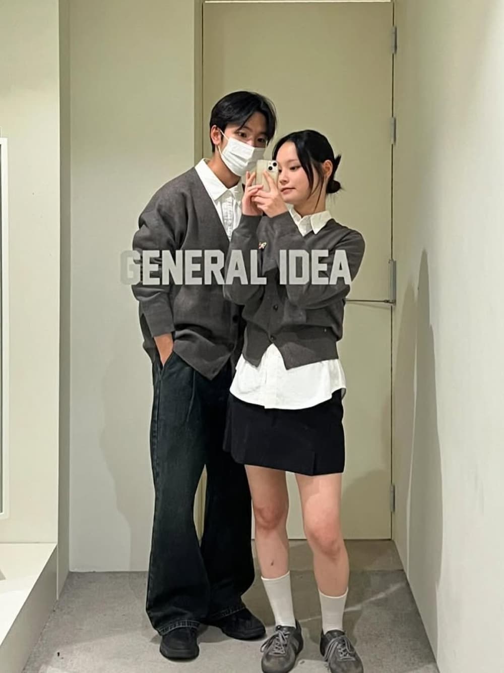 「冬コーデ、カップル、ペアルック、カップルルック、お出かけコーデ、オトナ女子、シンプルスタイル、スニーカーコーデ、ミニスカート、general idea、可愛い、おしゃれさんと繋がりたい」｜「general ideaのアイテム（カーディガン/ボレロ、グレー系）」を使った、GENERAL IDEAさん（レディース・170cm）の冬コーディネートの1枚目の写真