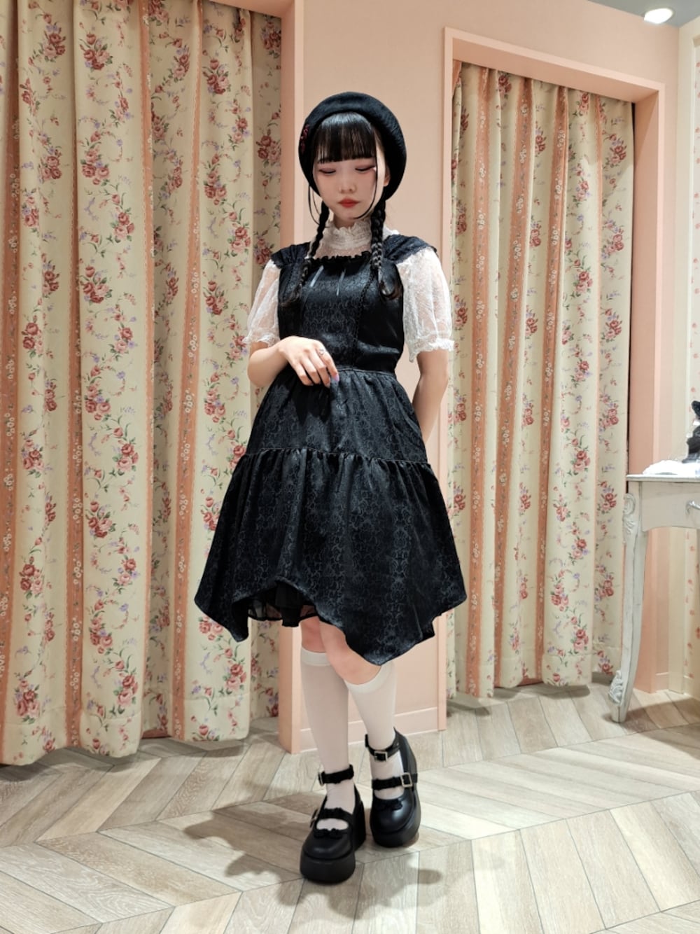 「axes femme、axes femme POETIQUE、148cm、休日スタイル、お出かけコーデ、モノトーン、ワンピース、ベレー帽」｜「axes femme POETIQUEのチャイナ釦サマーベレー（ハンチング/ベレー帽、ブラック系）」を使った、こだまさん（レディース・148cm）の夏コーディネートの1枚目の写真