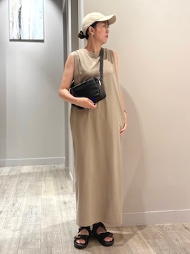 「アイテム（ネックレス、ベージュ系）」を使った、yoshiさん（レディース・166cm）の夏コーディネート