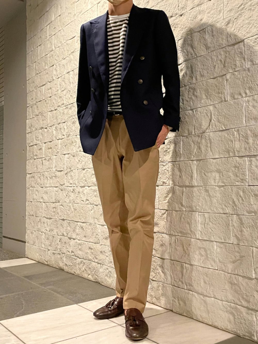「ボーダー、ジャケパン、ブレザースタイル、仕事服、夏コーデ、アメリカントラッド、アメトラ」｜「THE SUIT COMPANYの【ETONNE】コットンポリエステルストレッチツイル テーパードパンツ（スラックス、ベージュ系）」を使った、T'Tさん（メンズ・167cm）の夏コーディネートの1枚目の写真