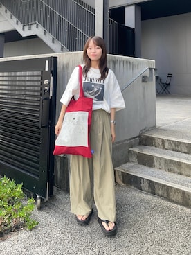「URBAN RESEARCH（アーバンリサーチ）の『UR TECH/撥水/UVカット』ギャザーワイドパンツ（その他パンツ、ベージュ系）」を使った、anさん（レディース・146cm）の夏コーディネート
