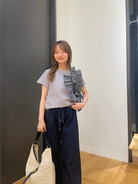 「URBAN RESEARCH ROSSO WOMEN（アーバンリサーチ　ロッソ）のフリルドッキングTEEブラウス（Tシャツ/カットソー、グレー系）」を使った、anさん（レディース・146cm）の春コーディネート