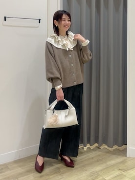「アイテム（チャーム）」を使った、HORIEさん（レディース・161cm）の秋コーディネート