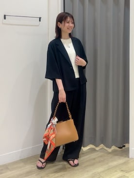 「アイテム（ストール/ショール）」を使った、HORIEさん（レディース・161cm）の秋コーディネート