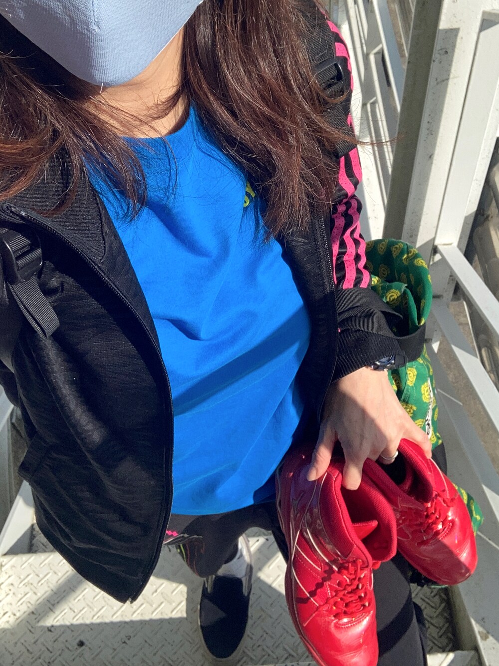 「ZUMBA、フィットネス、花粉症」｜「ZUMBAのアイテム（Tシャツ/カットソー、ブルー系）」を使った、SAYU さん（レディース・156cm）の春コーディネートの1枚目の写真