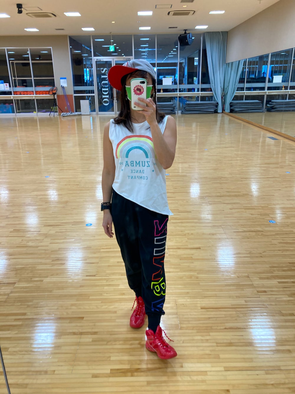 「ZUMBA、フィットネス、トランポリン」｜「ZUMBAのアイテム（タンクトップ、ホワイト系）」を使った、SAYU さん（レディース・156cm）の冬コーディネートの1枚目の写真