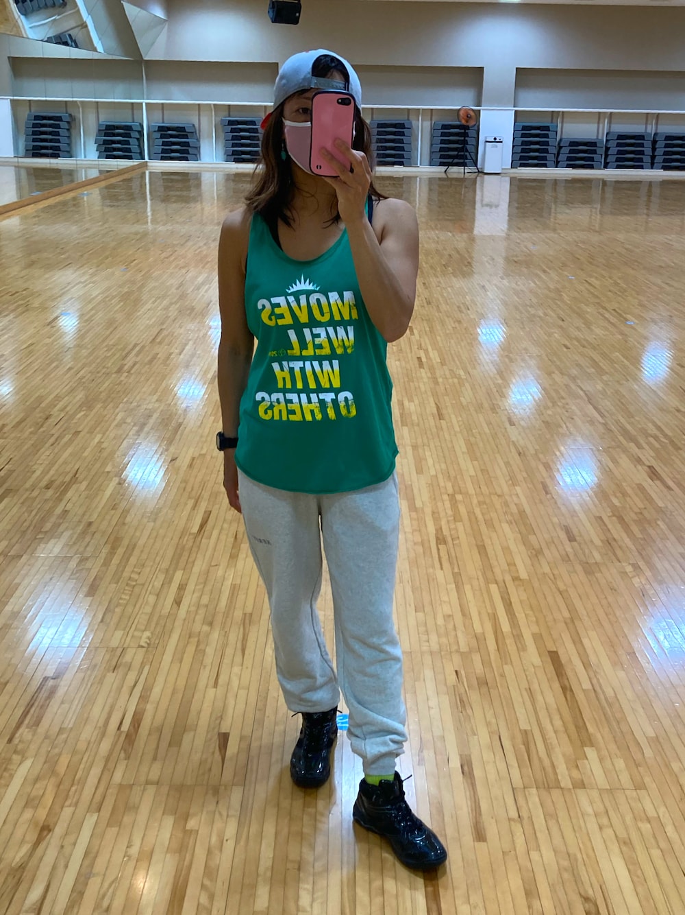 「ZUMBA、フィットネス、筋肉痛」｜「VANSのアイテム（キャップ、グレー系）」を使った、SAYU さん（レディース・156cm）の秋コーディネートの1枚目の写真