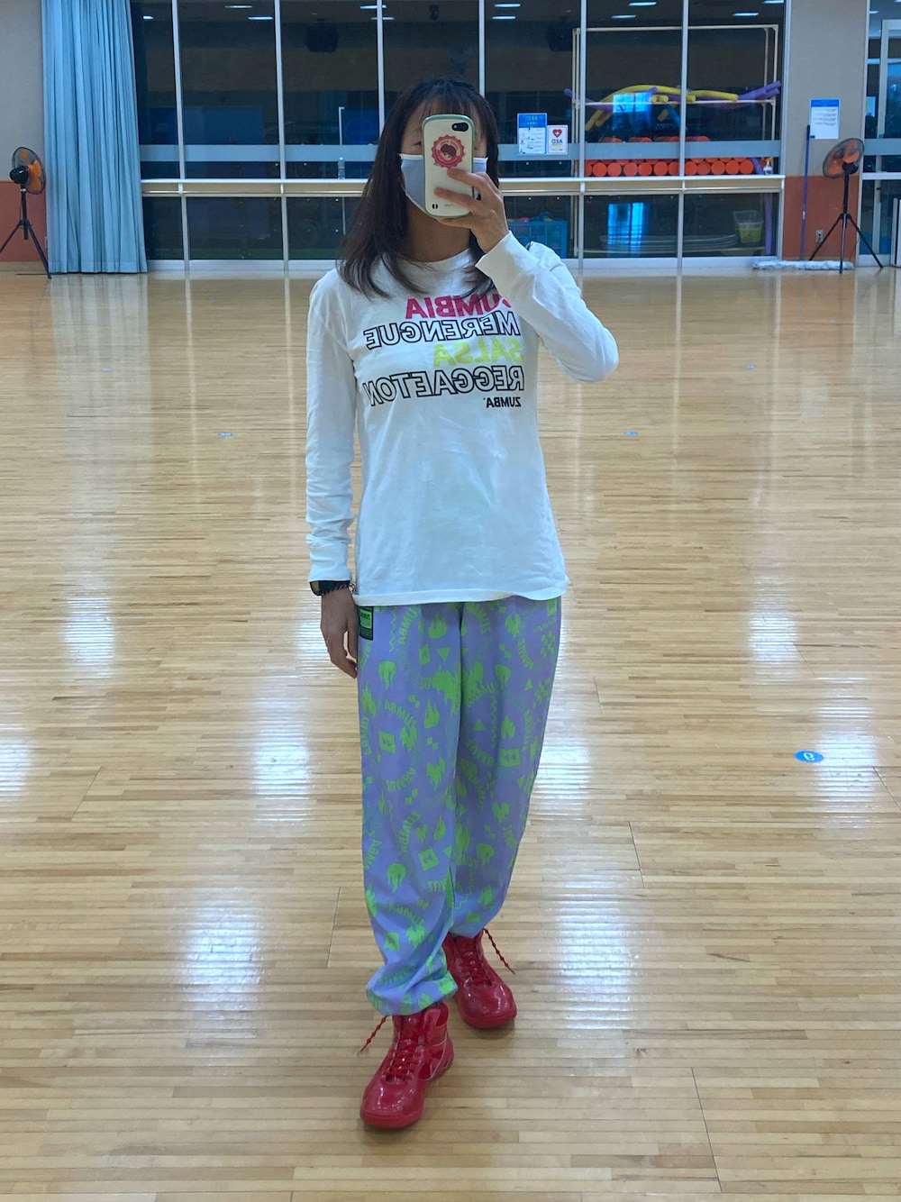 「ZUMBA、フィットネス、スポーツクラブ、WBC」｜「ZUMBAのアイテム（Tシャツ/カットソー、ホワイト系）」を使った、SAYU さん（レディース・156cm）の春コーディネートの1枚目の写真