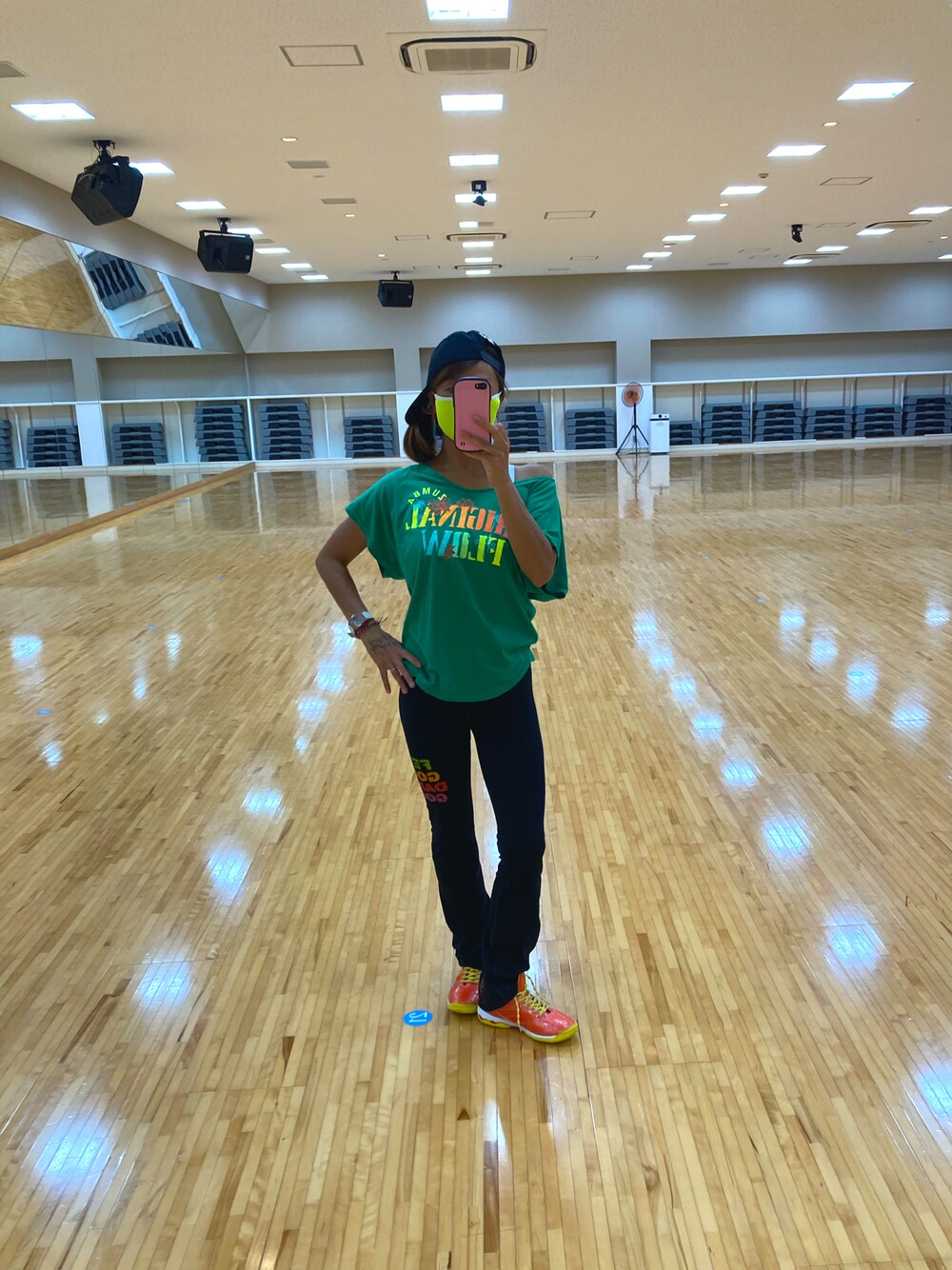 「ZUMBA、フィットネス、スポーツクラブ、運動不足解消」｜「ZUMBAのアイテム（キャップ、ブラック系）」を使った、SAYU さん（レディース・156cm）の秋コーディネートの1枚目の写真
