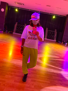 「NERDY（ノルディ）のアイテム（スウェットパンツ）」を使った、SAYU さん（レディース・156cm）の秋コーディネート